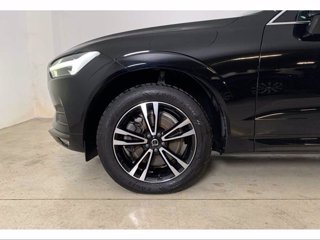 VOLVO XC60 Momentum Pro, B4 AWD mild hybrid (D) automatico