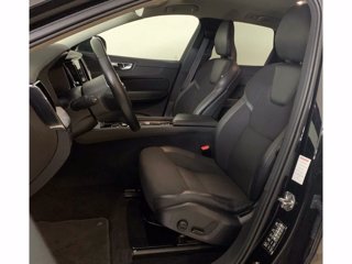 VOLVO XC60 Momentum Pro, B4 AWD mild hybrid (D) automatico