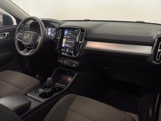VOLVO XC40 Momentum Pro, B4 AWD mild hybrid automatico