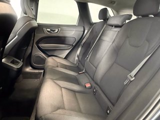 VOLVO XC60 Momentum Pro, B4 AWD mild hybrid (D) automatico