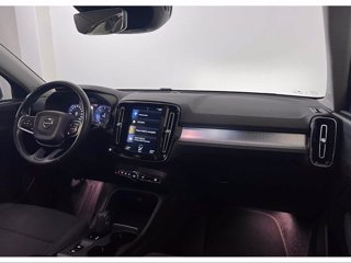 VOLVO XC40 Momentum Pro, D3 AWD automatico