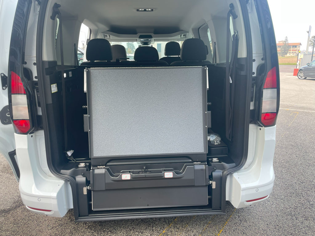 8 Gallery Ford Tourneo Connect Allestimento Disabili In Pronta Consegna Con Pedana