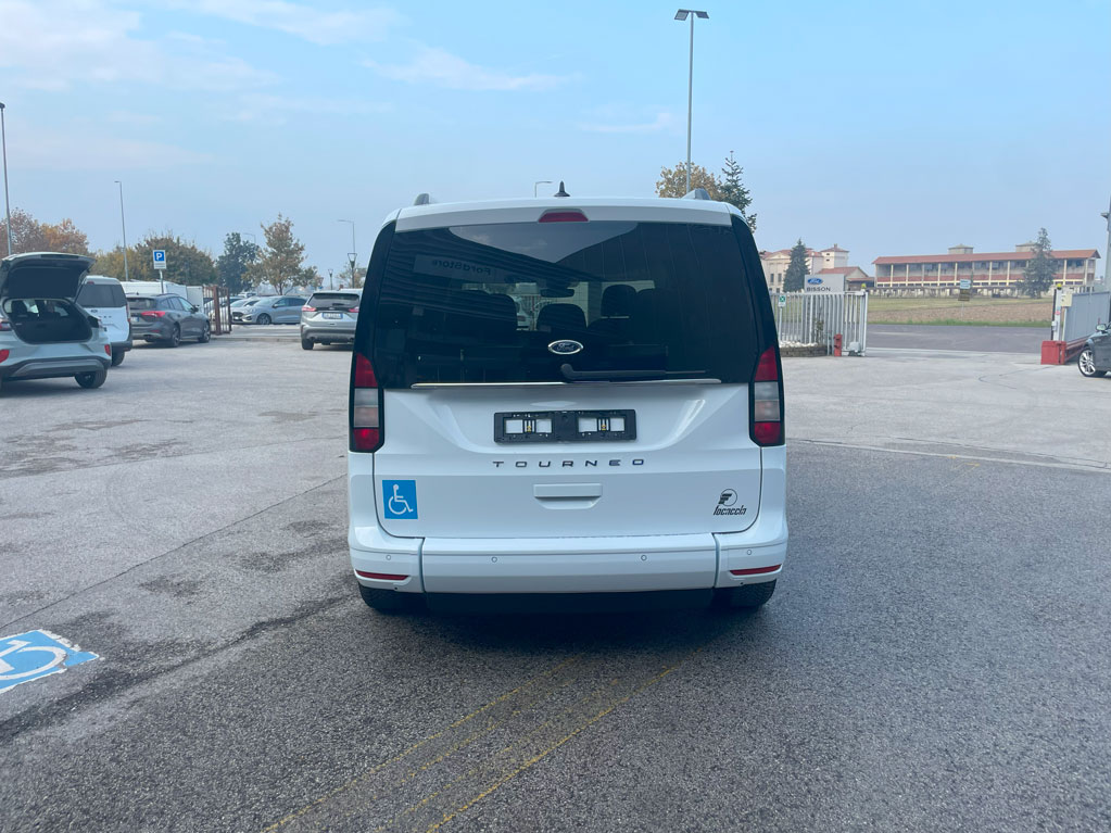 5 Gallery Ford Tourneo Connect Allestimento Disabili In Pronta Consegna Con Pedana