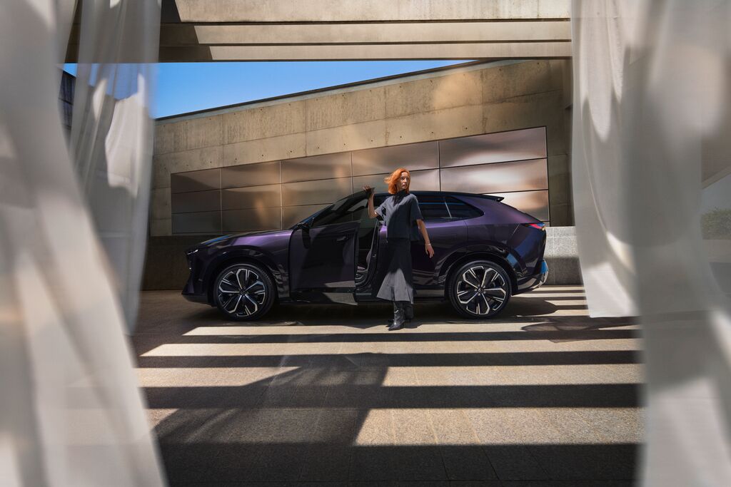 Medium 2025 CX 6E GER LHD C007 EXT Side Nightfall Violet High+ Withtalent Until20310108 300Dpi