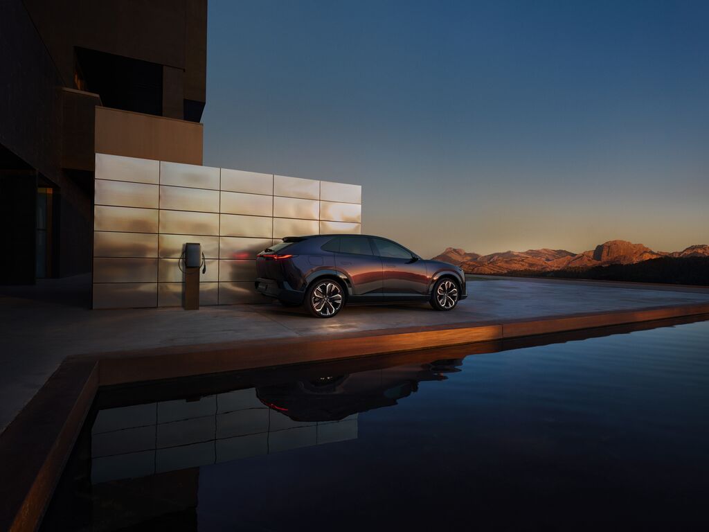 Medium 2025 CX 6E GER LHD C002b EXT RQ Nightfall Violet High+ 300Dpi