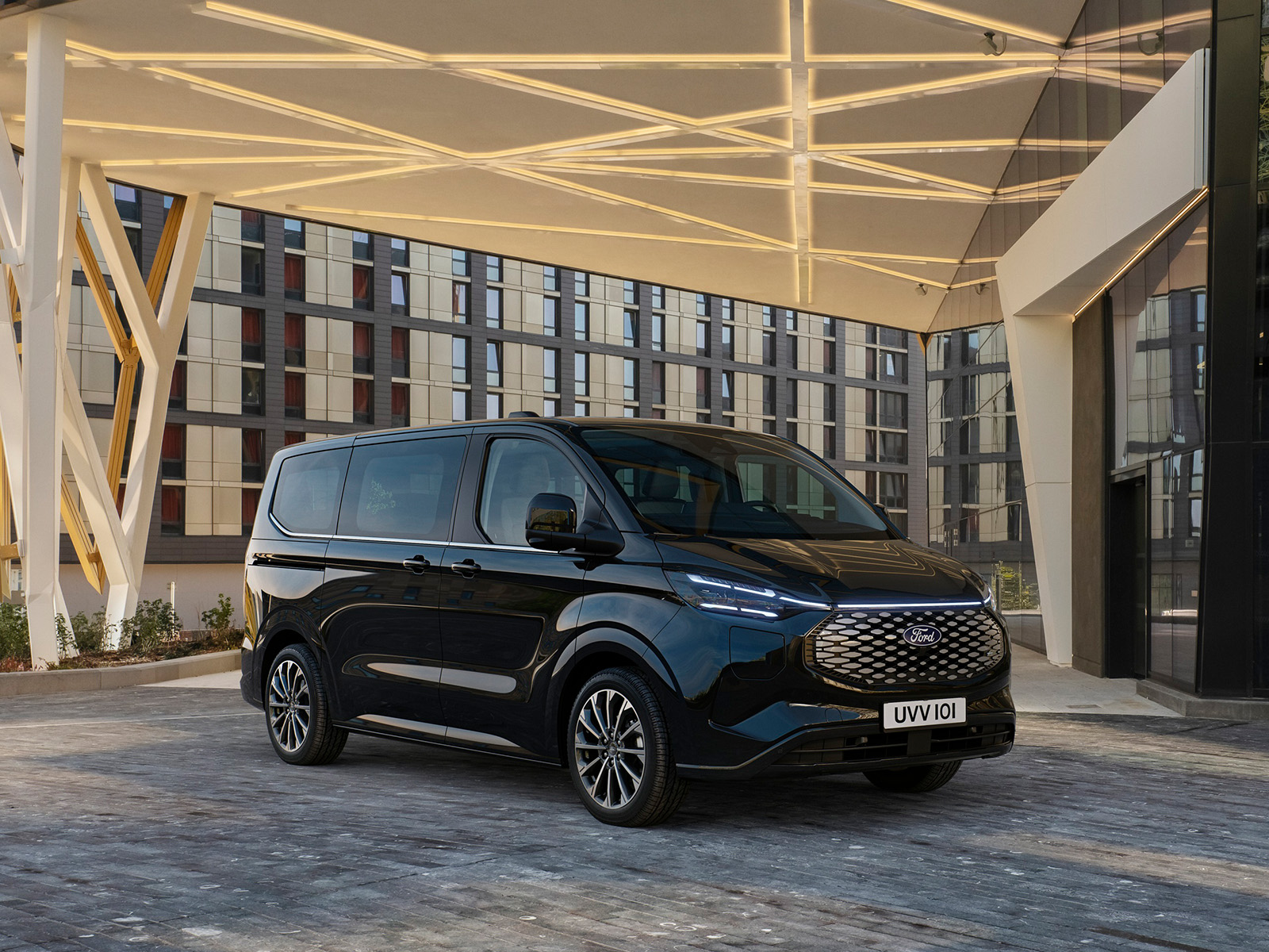 E Tourneo Custom News Bisson Auto Gallery 1