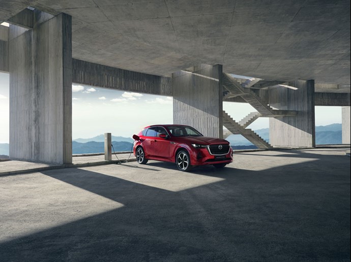 2025 CX 60 IPM1 Sideshot 04 Nameplate