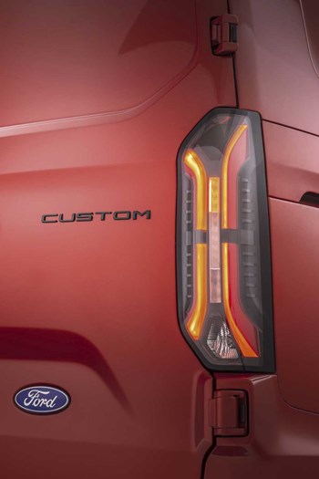 Fordtransitcustom Limitedvan Artisanred 016