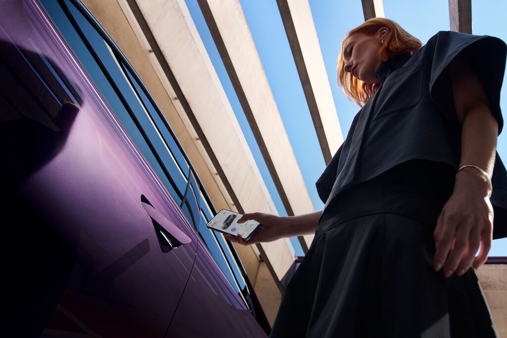 Medium 2025 CX 6E GER LHD C021 EXT Door Nightfall Violet High+ Withtalent Until20310108 300Dpi